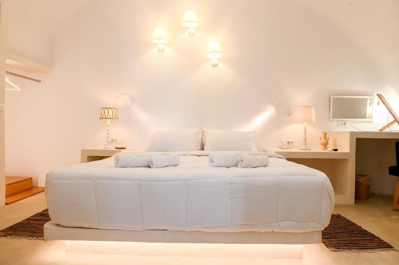 Three Bells Suites 菲罗斯特法尼 外观 照片