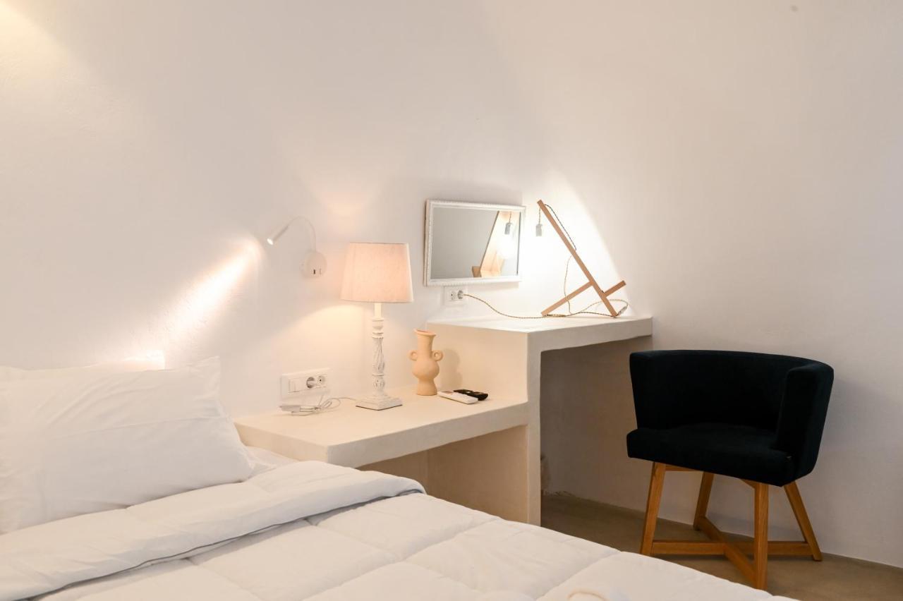 Three Bells Suites 菲罗斯特法尼 外观 照片
