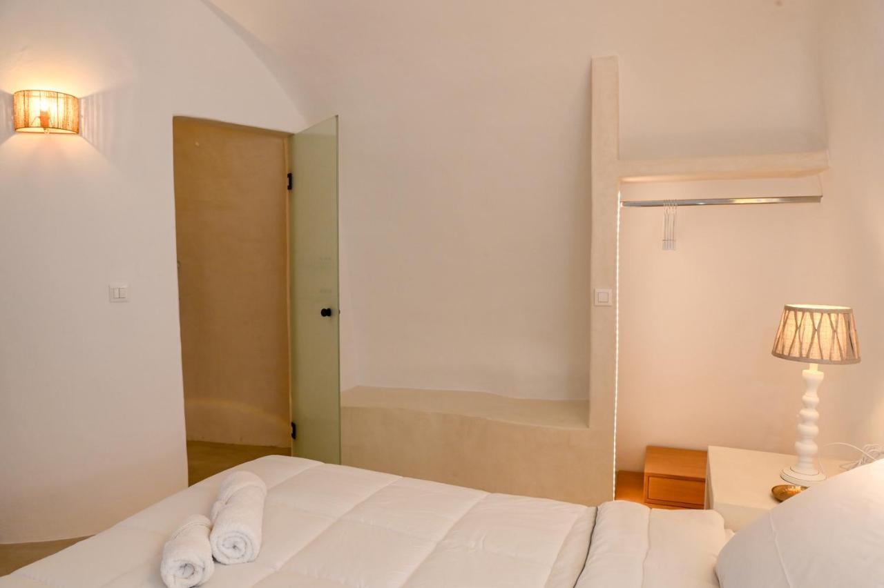 Three Bells Suites 菲罗斯特法尼 外观 照片