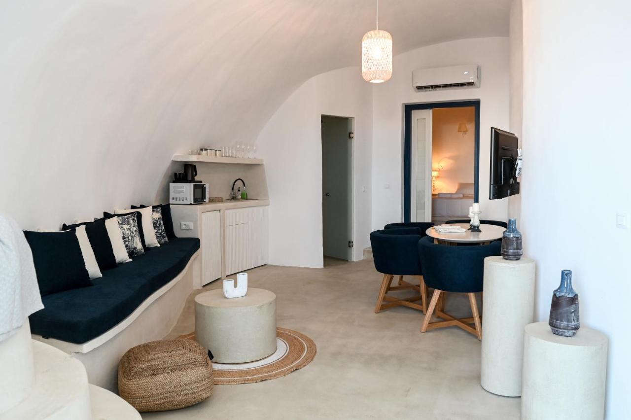 Three Bells Suites 菲罗斯特法尼 外观 照片